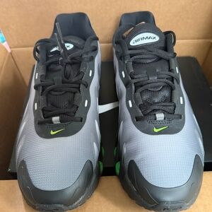 Nike Air Max Men's Gray and Black Sneakers
